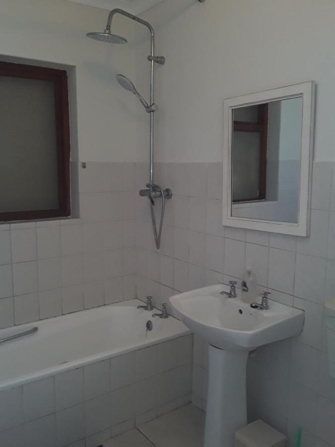 Apartamento Mclaren Self Catering Gansbaai Exterior foto